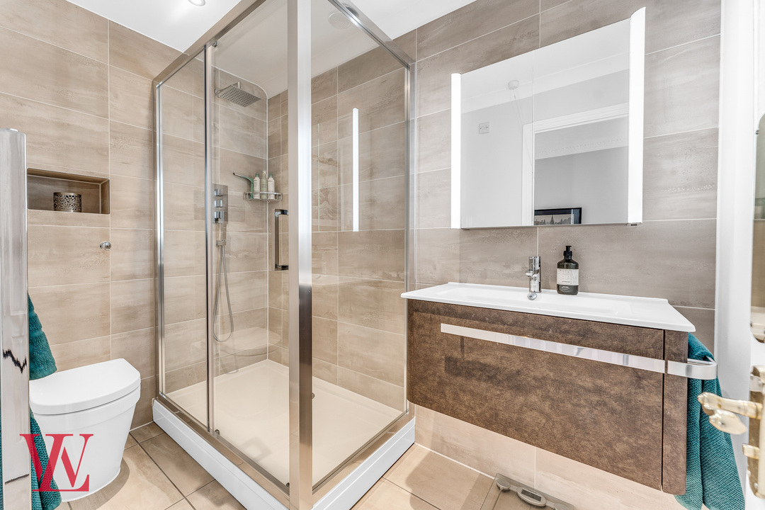 2 bed end of terrace house for sale in The Bourne, Bishop's Stortford, Hertfordshire 7