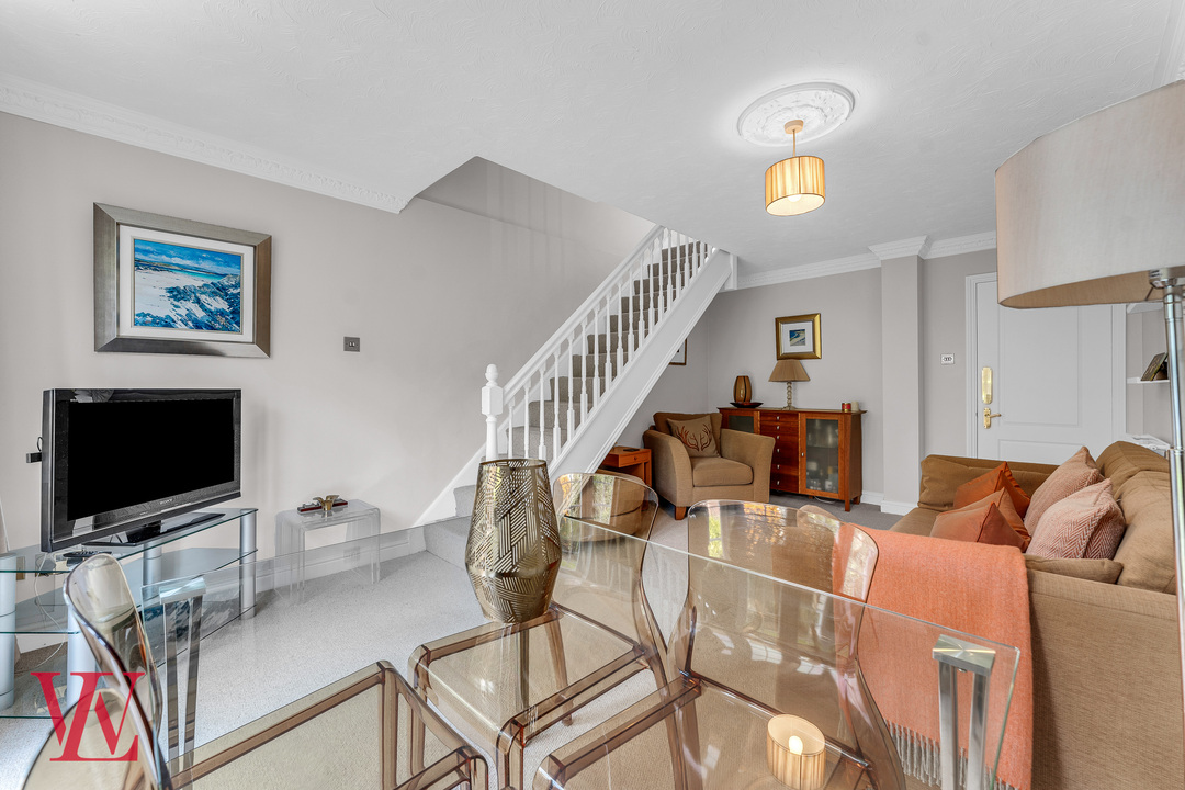 2 bed end of terrace house for sale in The Bourne, Bishop's Stortford, Hertfordshire  - Property Image 4