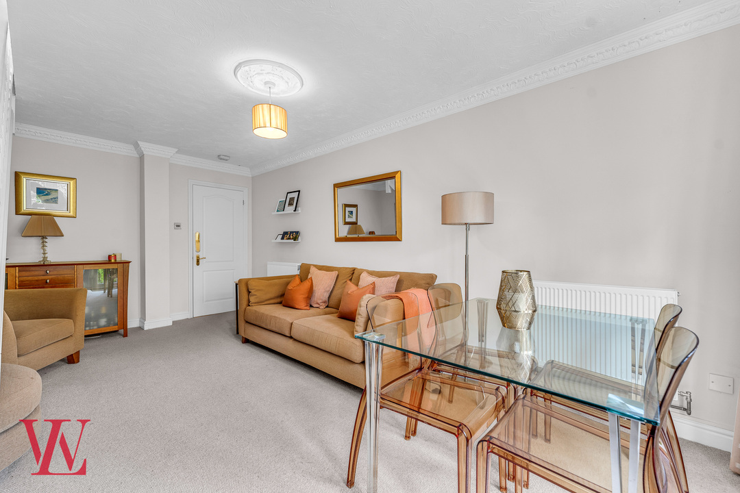 2 bed end of terrace house for sale in The Bourne, Bishop's Stortford, Hertfordshire  - Property Image 5