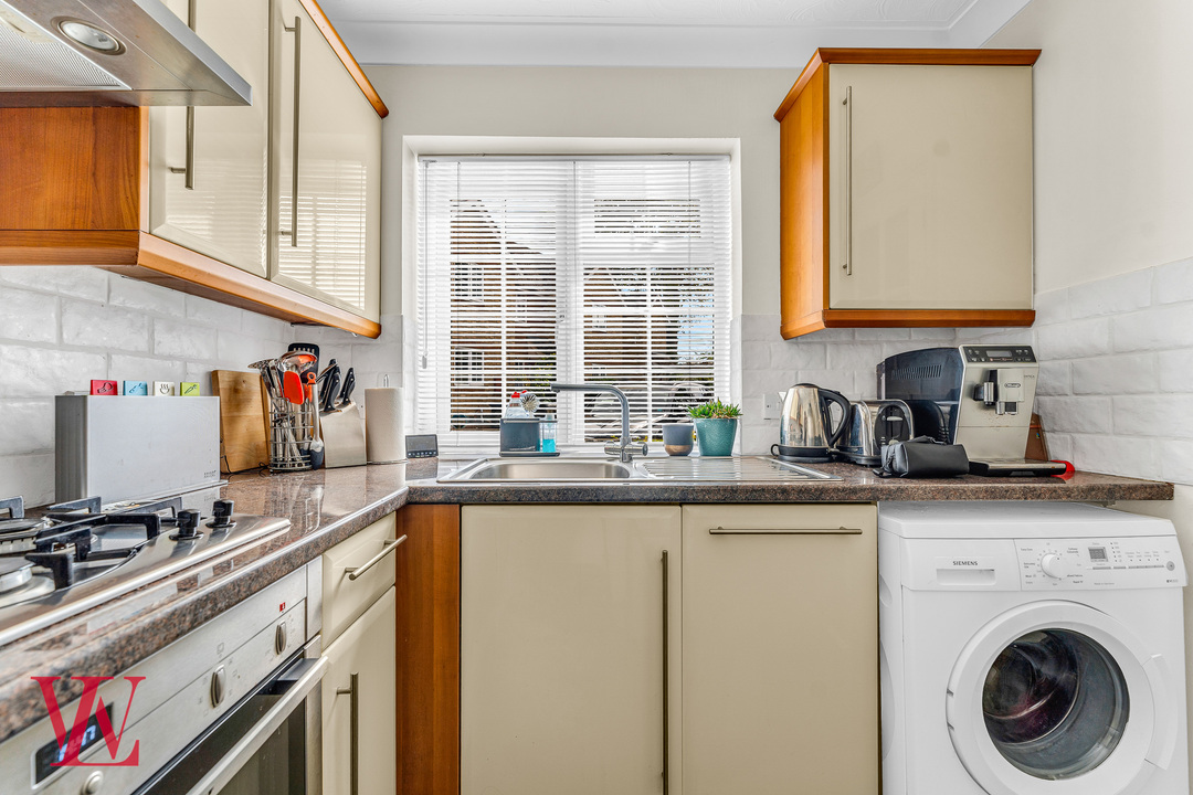 2 bed end of terrace house for sale in The Bourne, Bishop's Stortford, Hertfordshire  - Property Image 7