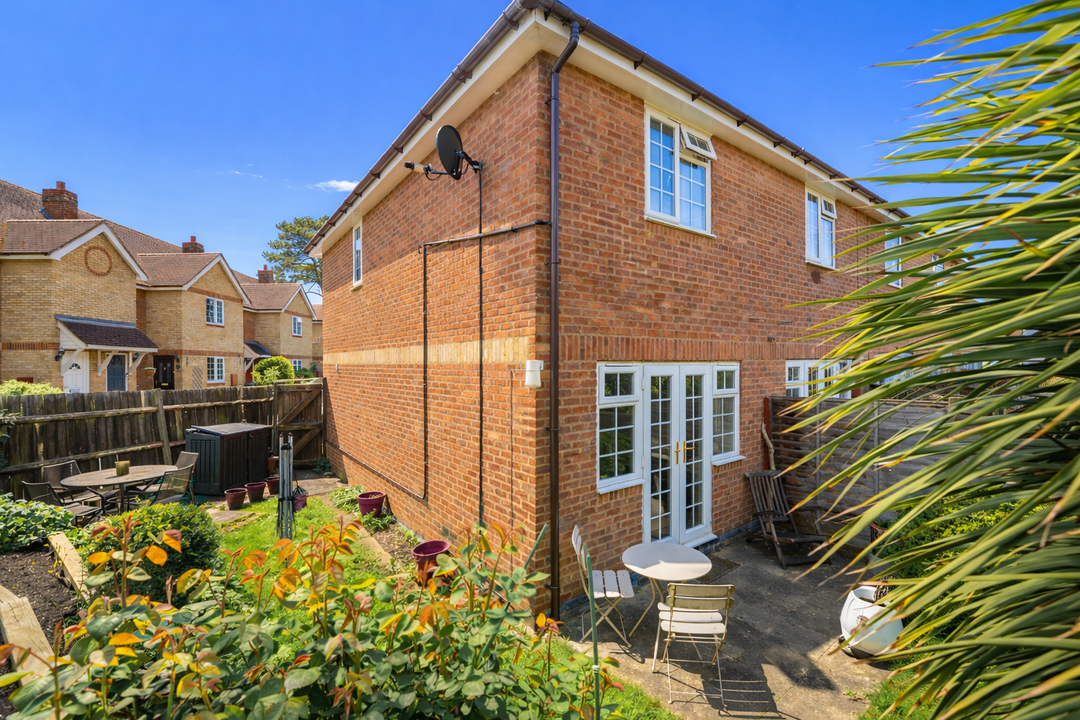 2 bed end of terrace house for sale in The Bourne, Bishop's Stortford, Hertfordshire  - Property Image 15