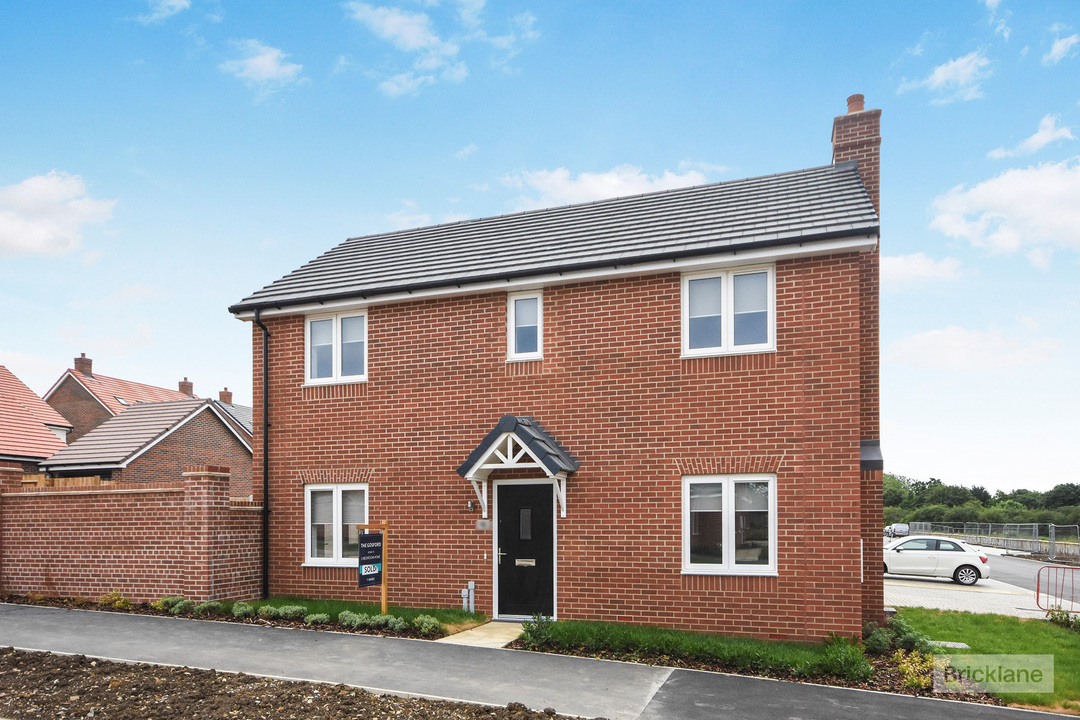 3 bed detached house to rent in Poolbay Meadow, Little Dunmow, Dunmow, Essex