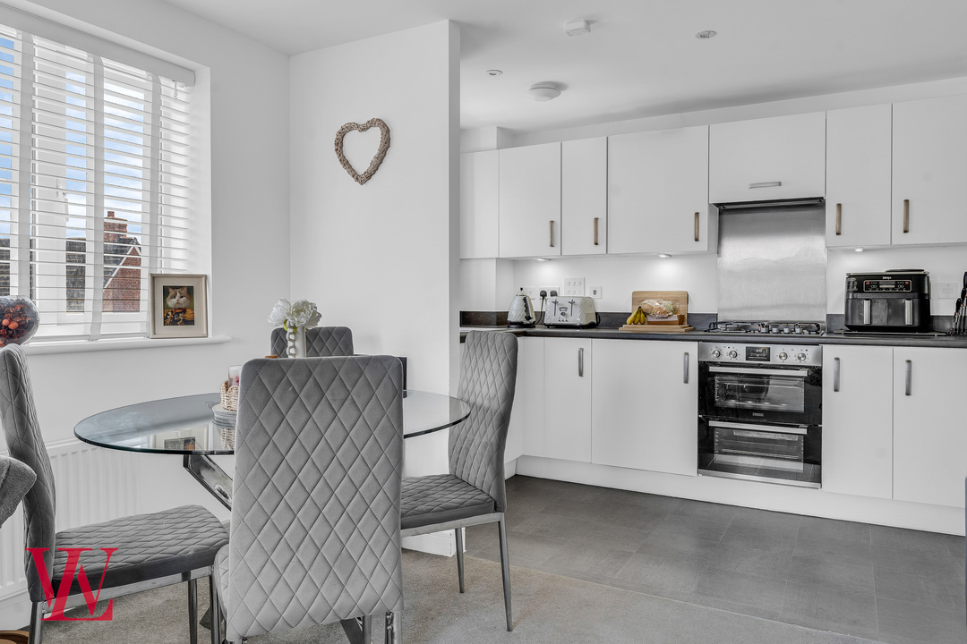 2 bed apartment for sale in Thorpe Road, Bishop's Stortford, Hertfordshire 3