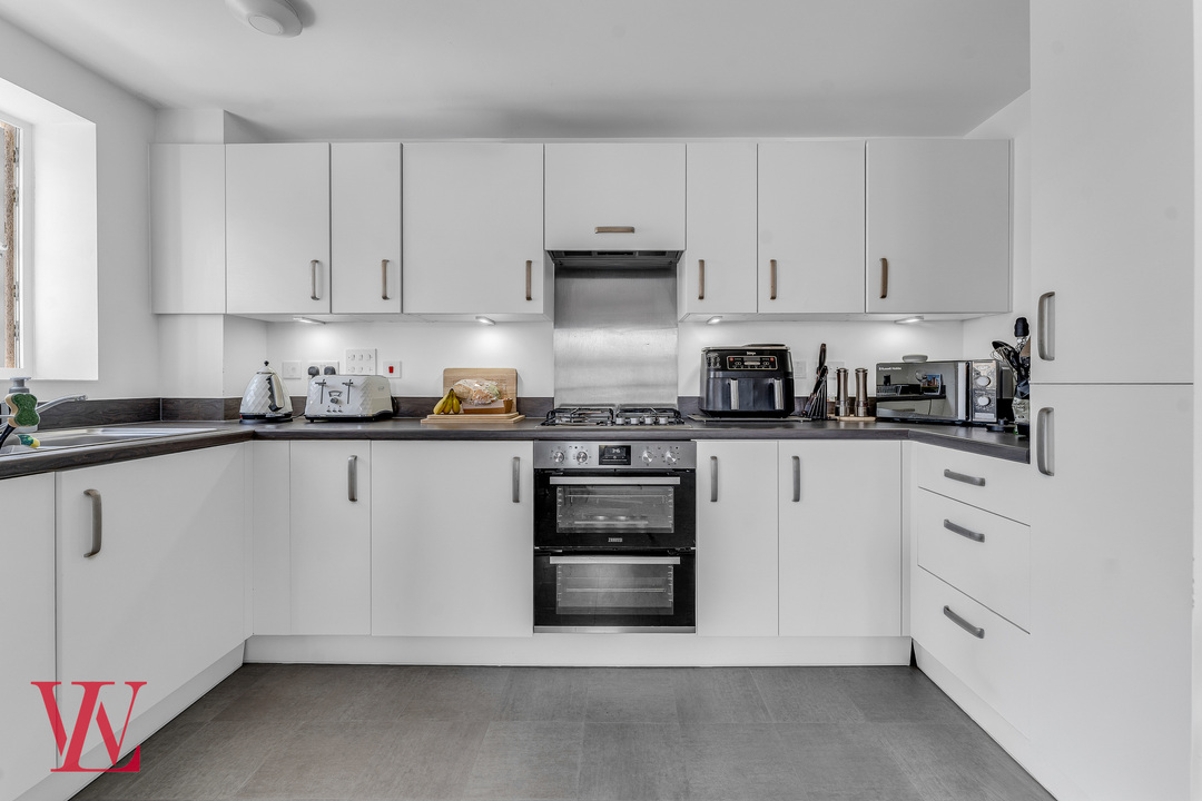 2 bed apartment for sale in Thorpe Road, Bishop's Stortford, Hertfordshire 2