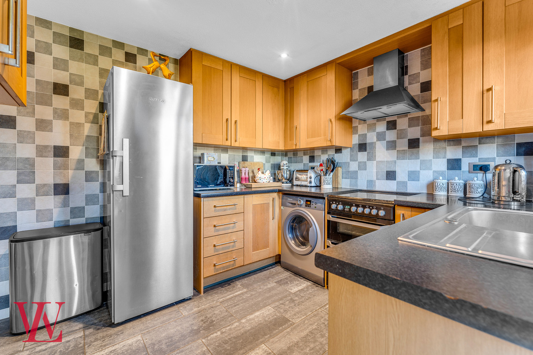 4 bed detached house for sale in The Ridings, Bishop's Stortford, Hertfordshire 8