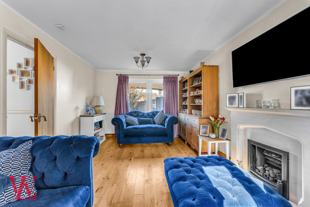 4 bed detached house for sale in The Ridings, Bishop's Stortford, Hertfordshire 3