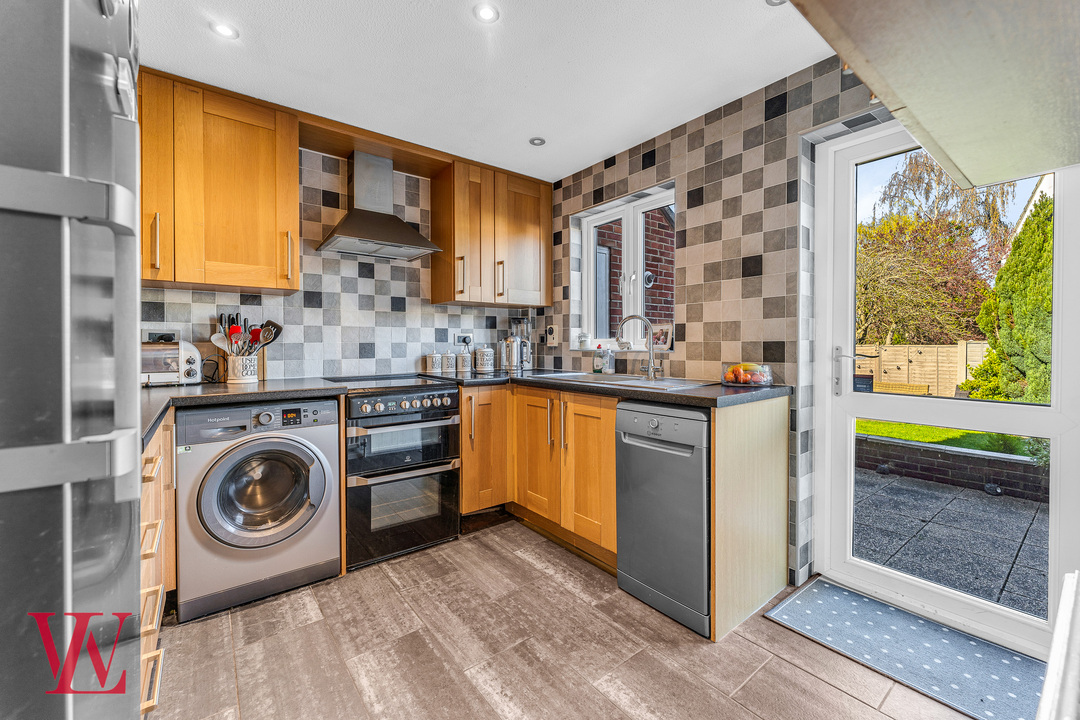 4 bed detached house for sale in The Ridings, Bishop's Stortford, Hertfordshire 7