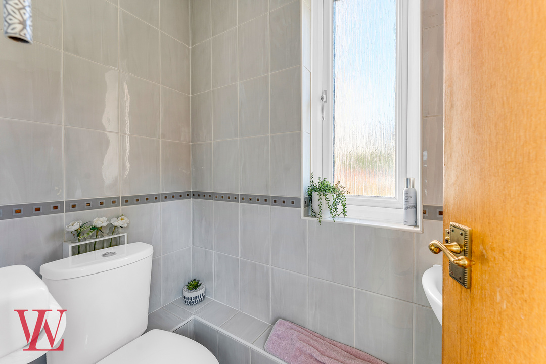 4 bed detached house for sale in The Ridings, Bishop's Stortford, Hertfordshire  - Property Image 10