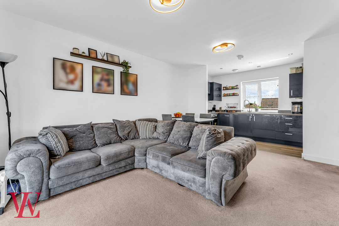 2 bed apartment for sale in Newland Avenue, Bishop's Stortford, Hertfordshire 1