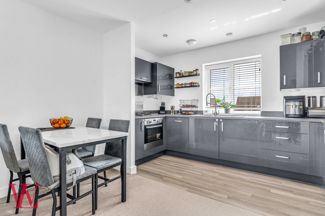 2 bed apartment for sale in Newland Avenue, Bishop's Stortford, Hertfordshire 4