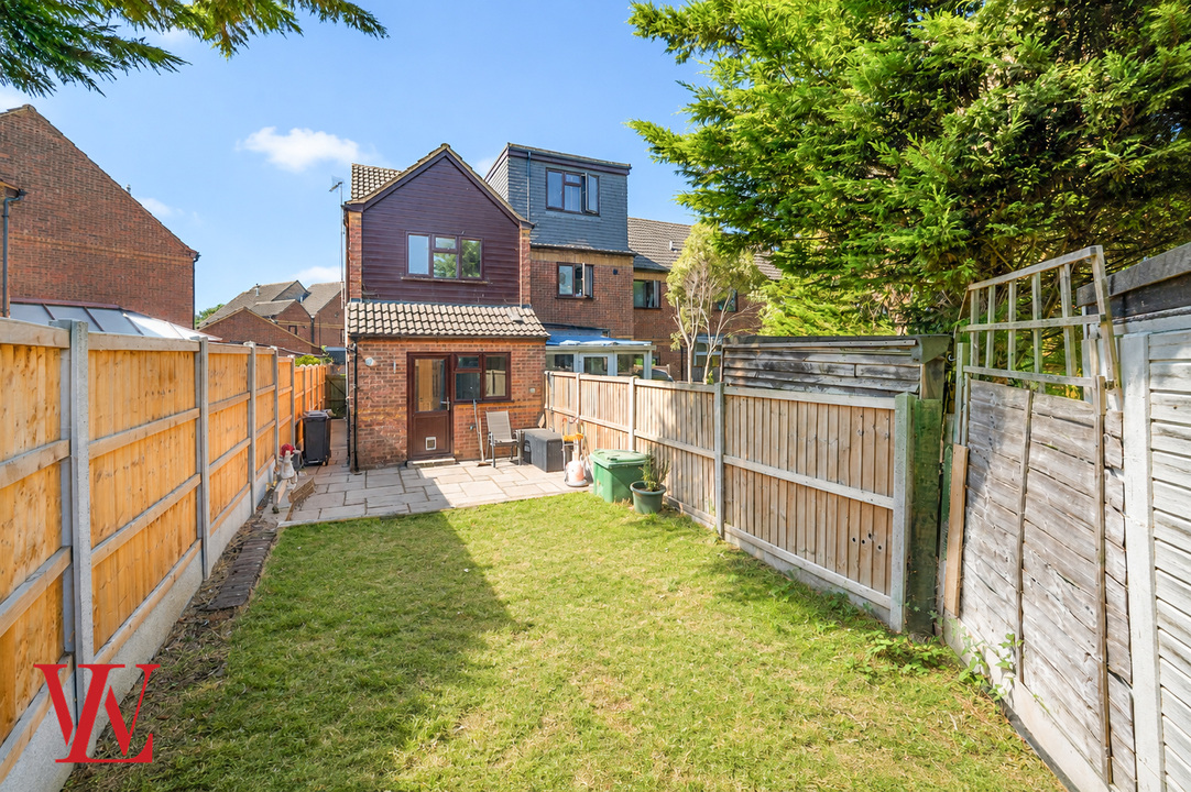 3 bed end of terrace house for sale in Long Croft, Takeley, Bishop's Stortford, Essex  - Property Image 16
