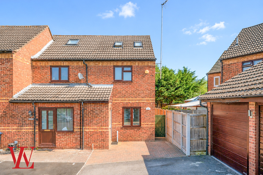 3 bed end of terrace house for sale in Long Croft, Takeley, Bishop's Stortford, Essex