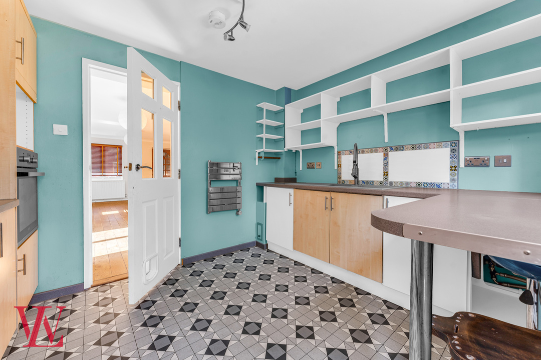 3 bed end of terrace house for sale in Long Croft, Takeley, Bishop's Stortford, Essex 4
