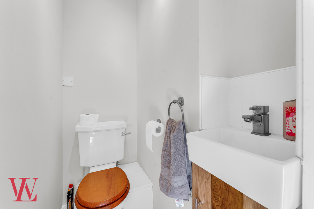 3 bed end of terrace house for sale in Long Croft, Takeley, Bishop's Stortford, Essex 7