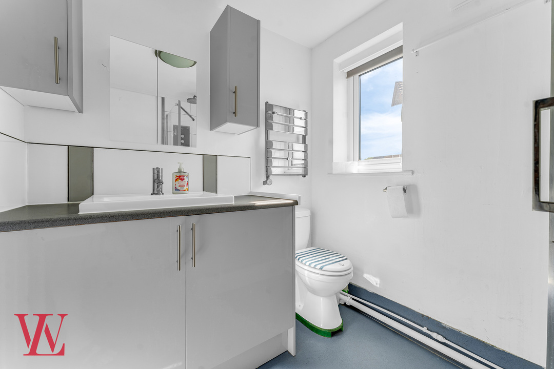 3 bed end of terrace house for sale in Long Croft, Takeley, Bishop's Stortford, Essex  - Property Image 13