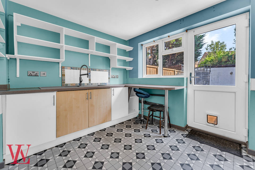 3 bed end of terrace house for sale in Long Croft, Takeley, Bishop's Stortford, Essex 5