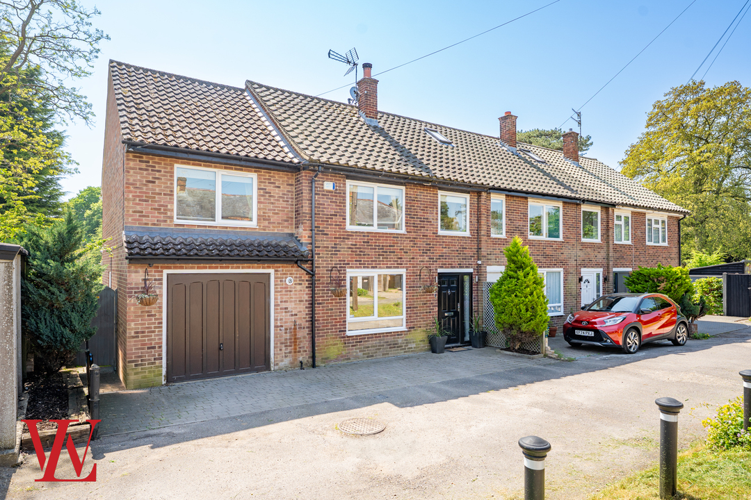 4 bed semi-detached house for sale in Nursery Close, Bishop's Stortford, Hertfordshire - Property Image 1