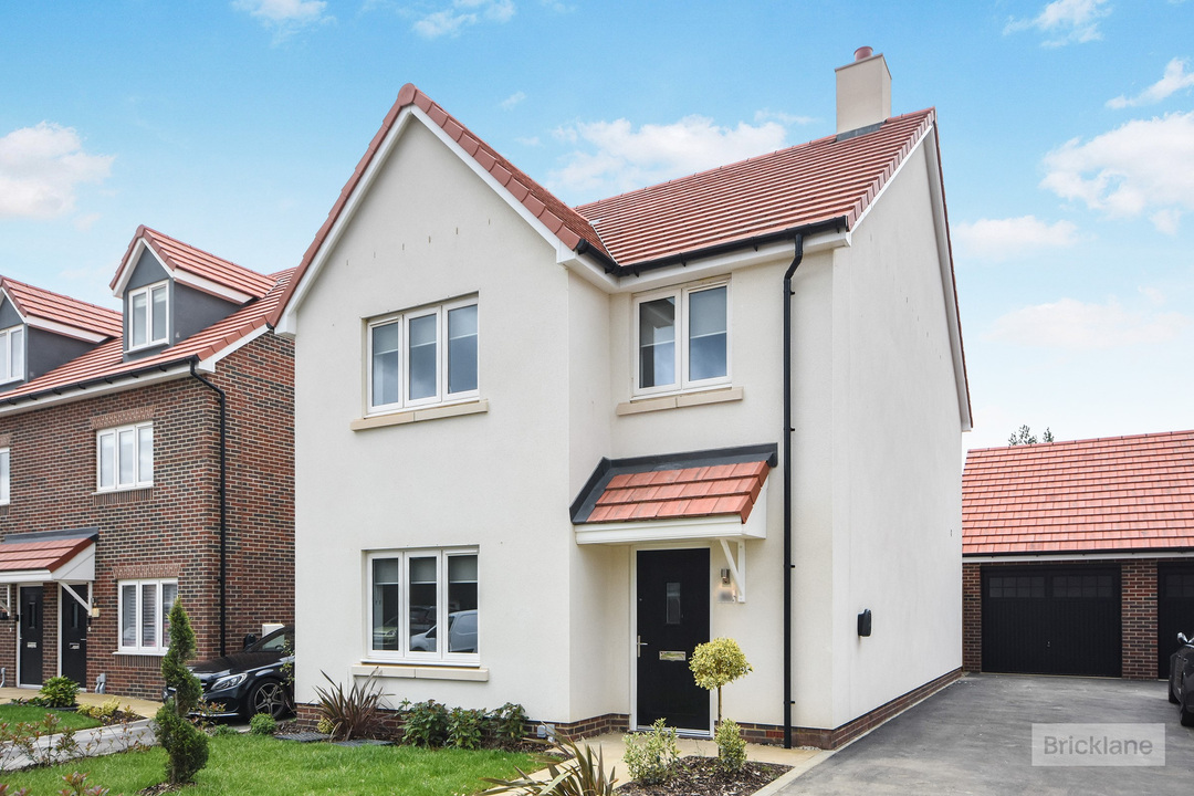 4 bed detached house to rent in Moors Field Drive, Little Dunmow, Essex
