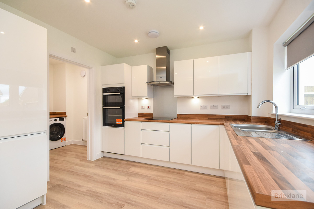 4 bed detached house to rent in Moors Field Drive, Little Dunmow, Essex  - Property Image 4