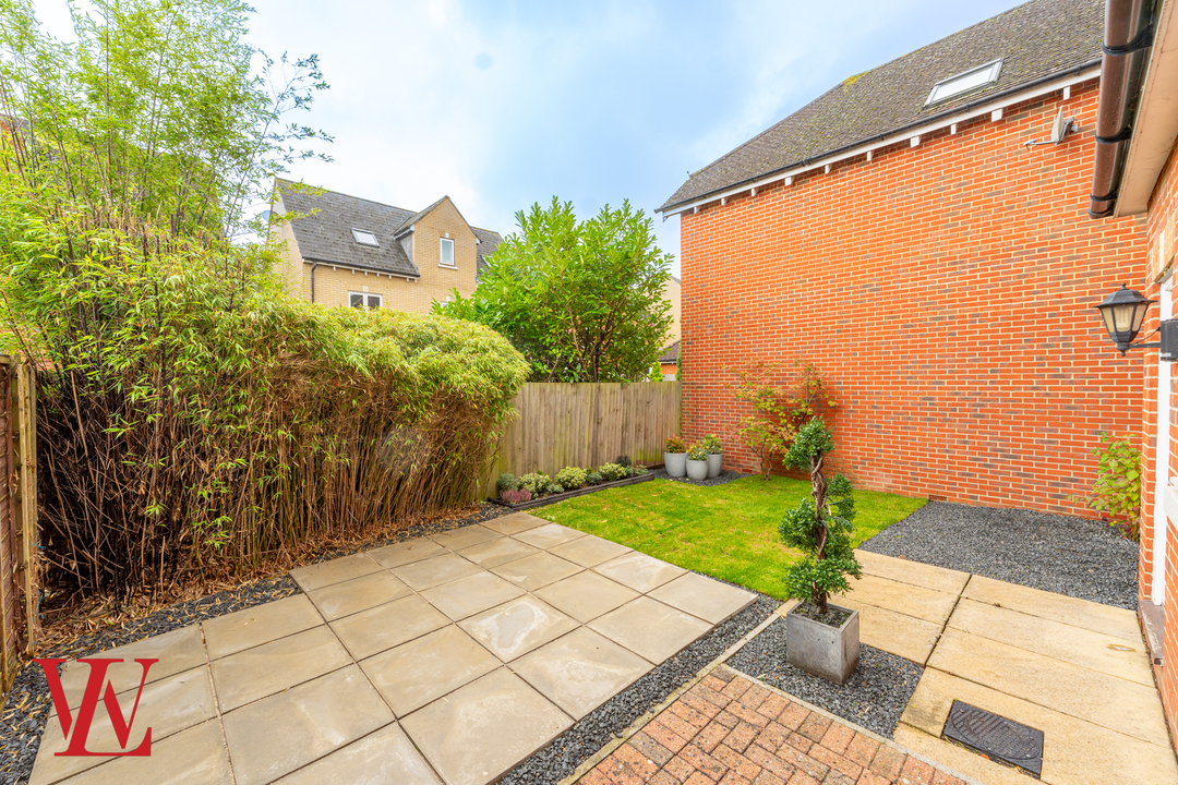 4 bed terraced house for sale in Cavell Drive, Bishop's Stortford, Hertfordshire  - Property Image 14