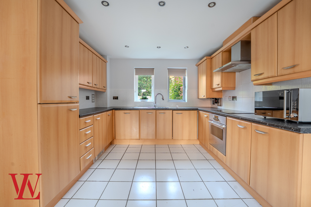 4 bed terraced house for sale in Cavell Drive, Bishop's Stortford, Hertfordshire  - Property Image 2