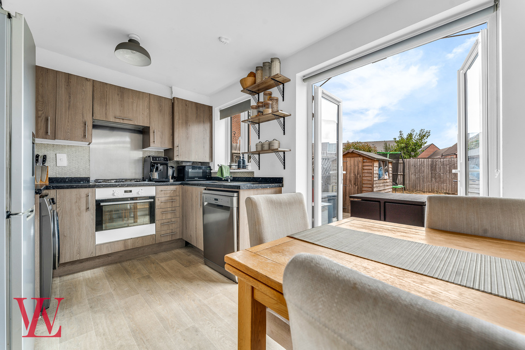 2 bed terraced house for sale in Jennings Close, Bishop's Stortford, Hertfordshire 5