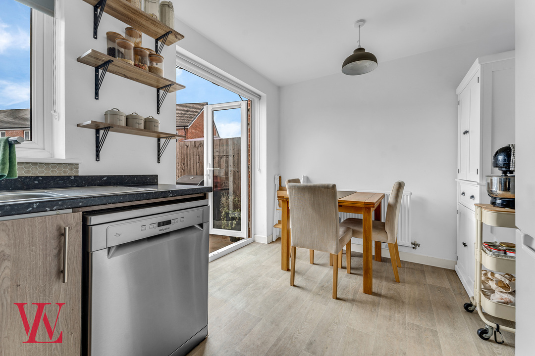2 bed terraced house for sale in Jennings Close, Bishop's Stortford, Hertfordshire 6