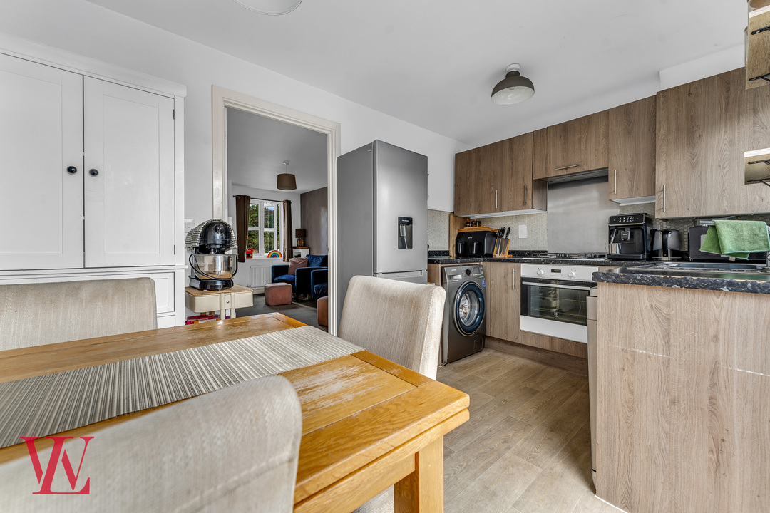 2 bed terraced house for sale in Jennings Close, Bishop's Stortford, Hertfordshire 4