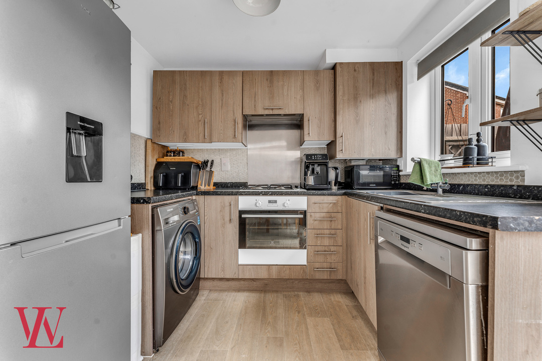 2 bed terraced house for sale in Jennings Close, Bishop's Stortford, Hertfordshire 7