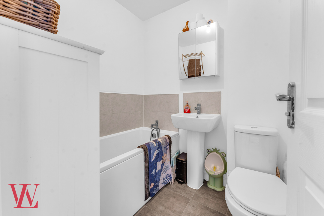 2 bed terraced house for sale in Jennings Close, Bishop's Stortford, Hertfordshire  - Property Image 18