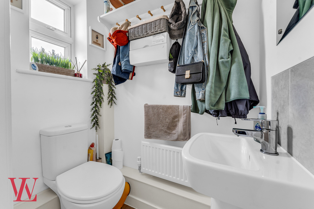 2 bed terraced house for sale in Jennings Close, Bishop's Stortford, Hertfordshire  - Property Image 10