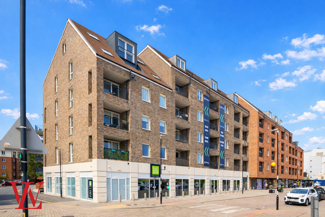 1 bed apartment for sale in Carriage House, Morton Peto Road, Bishop's Stortford, Hertfordshire - Property Image 1