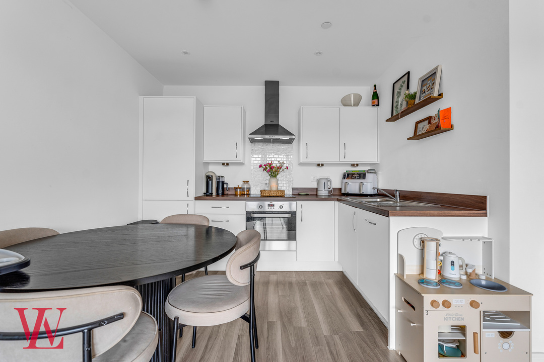 1 bed apartment for sale in Carriage House, Morton Peto Road, Bishop's Stortford, Hertfordshire  - Property Image 6