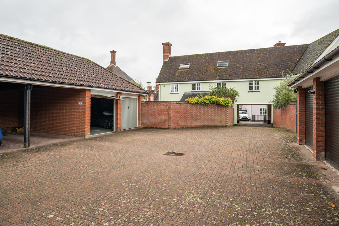 5 bed link detached house for sale in Armourers Close, Bishop's Stortford, Hertfordshire 32