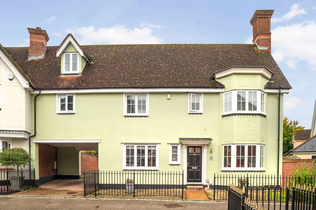 5 bed link detached house for sale in Armourers Close, Bishop's Stortford, Hertfordshire