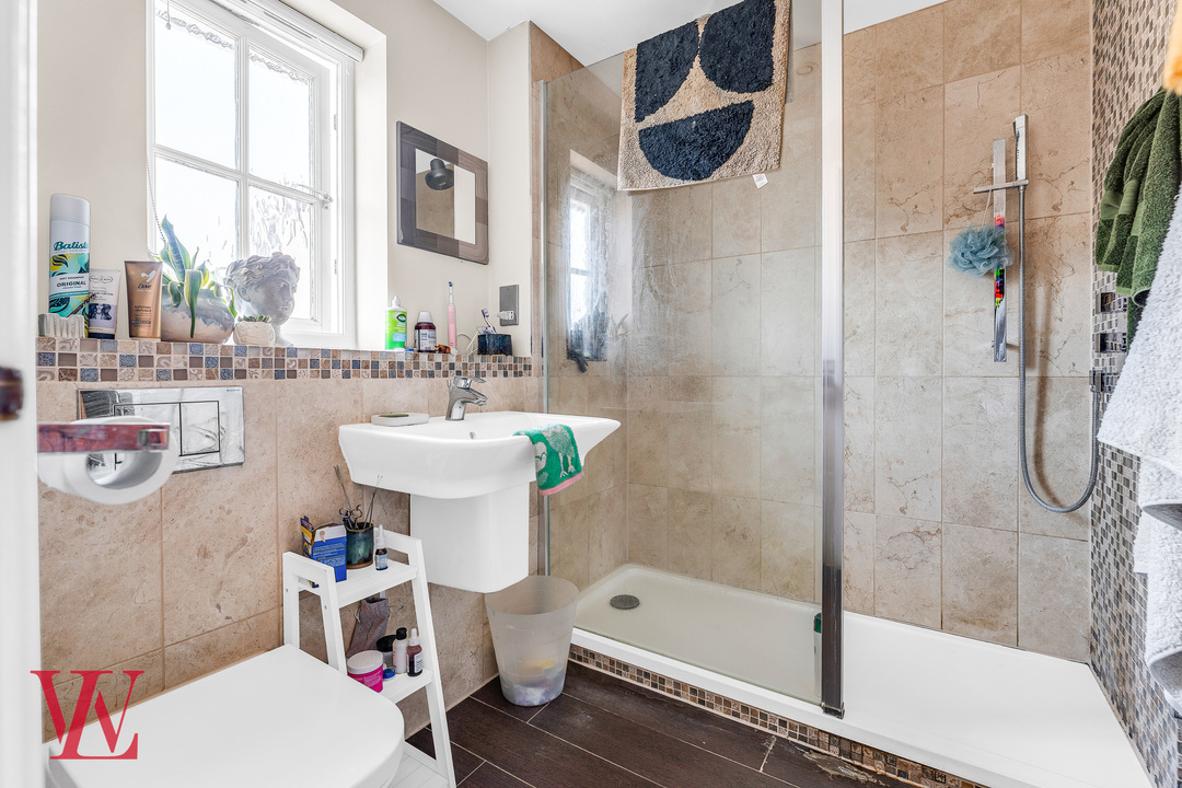 5 bed link detached house for sale in Armourers Close, Bishop's Stortford, Hertfordshire  - Property Image 16