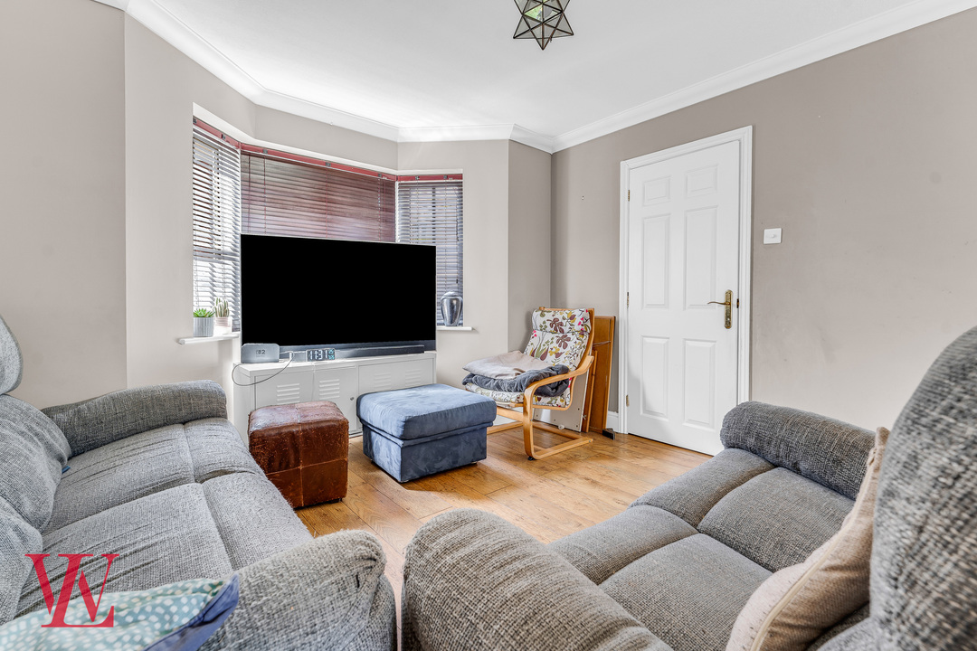 5 bed link detached house for sale in Armourers Close, Bishop's Stortford, Hertfordshire 6