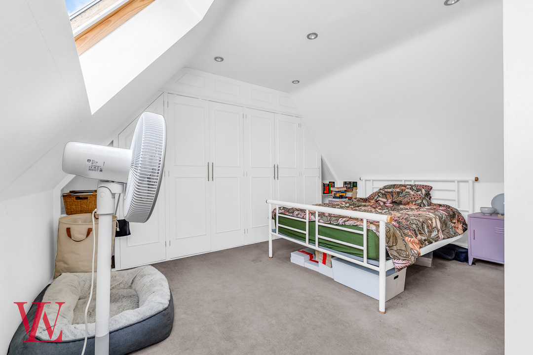 5 bed link detached house for sale in Armourers Close, Bishop's Stortford, Hertfordshire  - Property Image 25