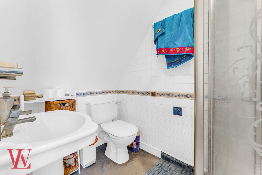 5 bed link detached house for sale in Armourers Close, Bishop's Stortford, Hertfordshire  - Property Image 26