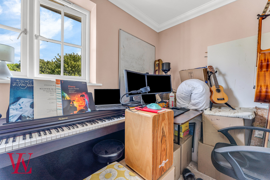 5 bed link detached house for sale in Armourers Close, Bishop's Stortford, Hertfordshire 21