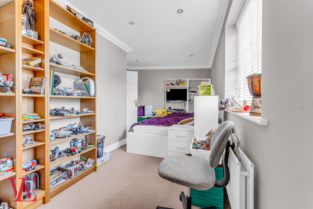 5 bed link detached house for sale in Armourers Close, Bishop's Stortford, Hertfordshire 16