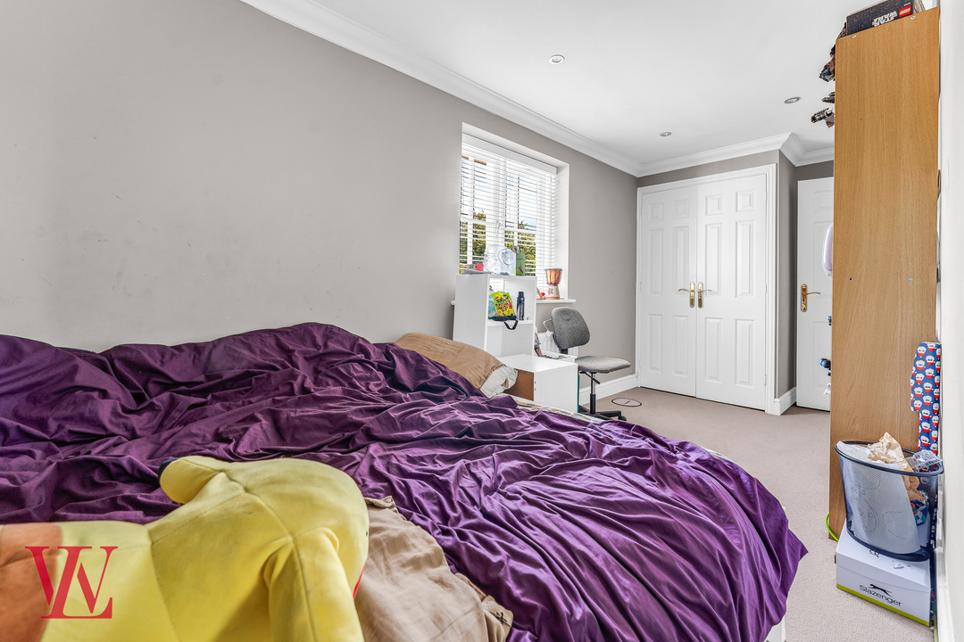5 bed link detached house for sale in Armourers Close, Bishop's Stortford, Hertfordshire  - Property Image 18