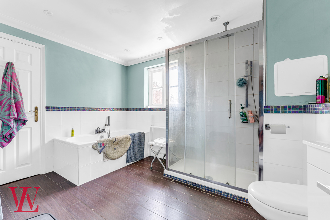 5 bed link detached house for sale in Armourers Close, Bishop's Stortford, Hertfordshire  - Property Image 21