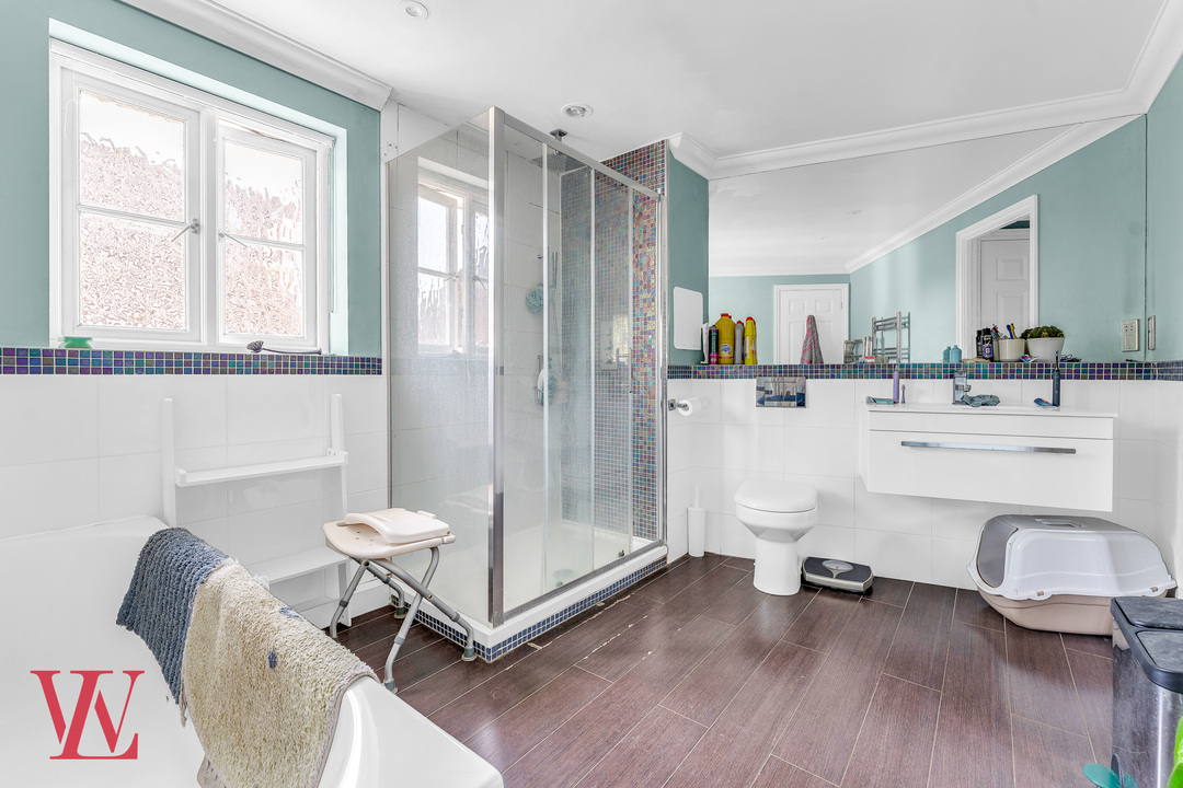 5 bed link detached house for sale in Armourers Close, Bishop's Stortford, Hertfordshire  - Property Image 20