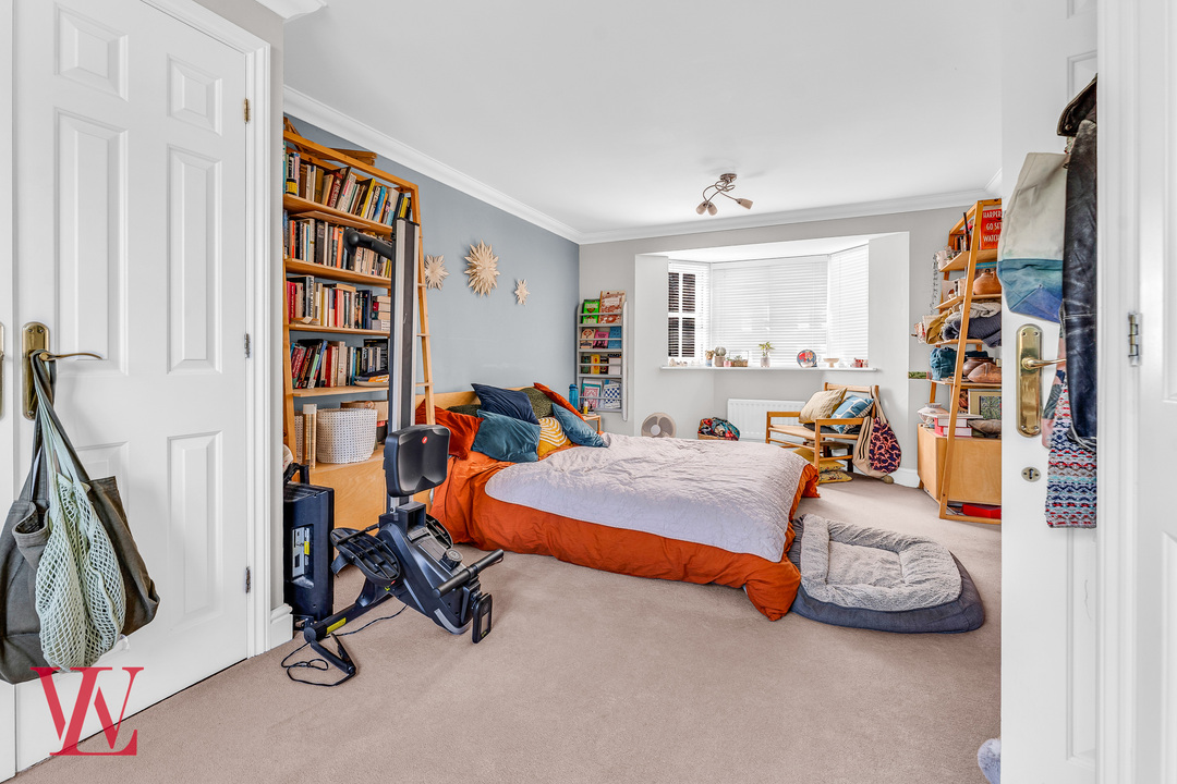 5 bed link detached house for sale in Armourers Close, Bishop's Stortford, Hertfordshire 13