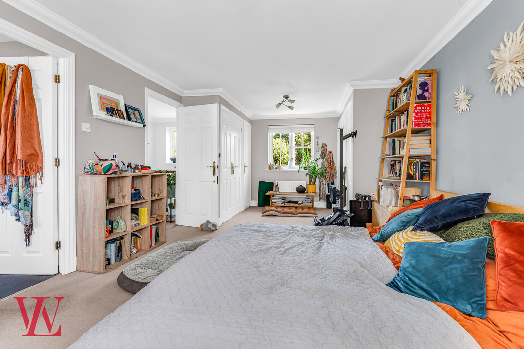 5 bed link detached house for sale in Armourers Close, Bishop's Stortford, Hertfordshire  - Property Image 15