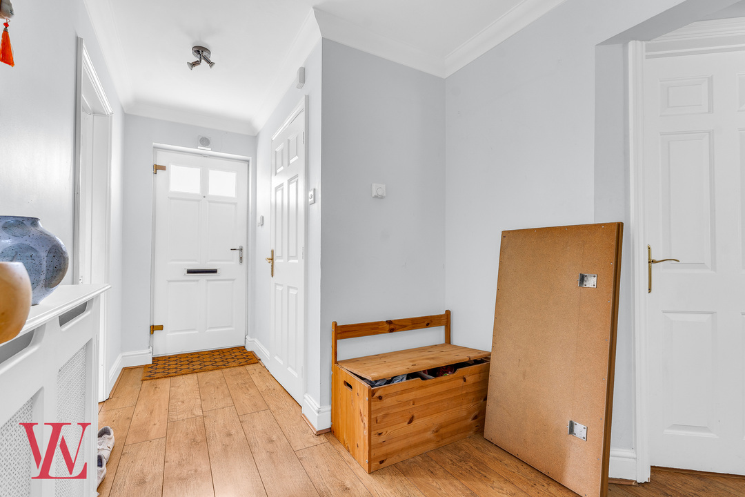 5 bed link detached house for sale in Armourers Close, Bishop's Stortford, Hertfordshire 10