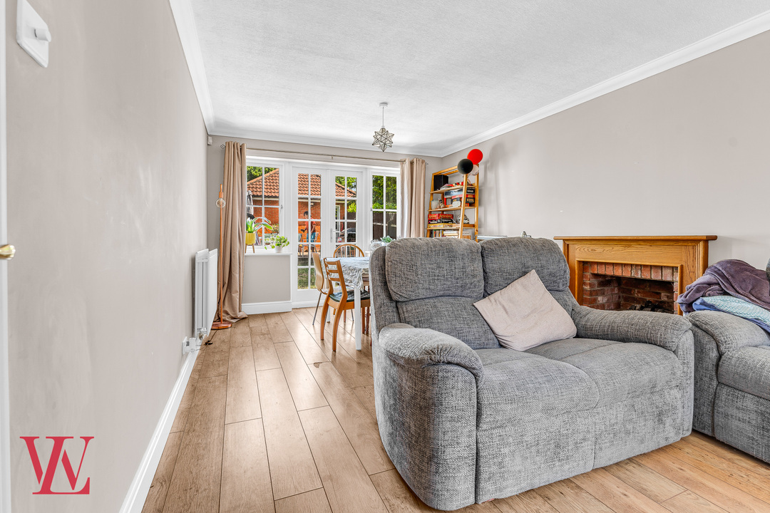 5 bed link detached house for sale in Armourers Close, Bishop's Stortford, Hertfordshire 7