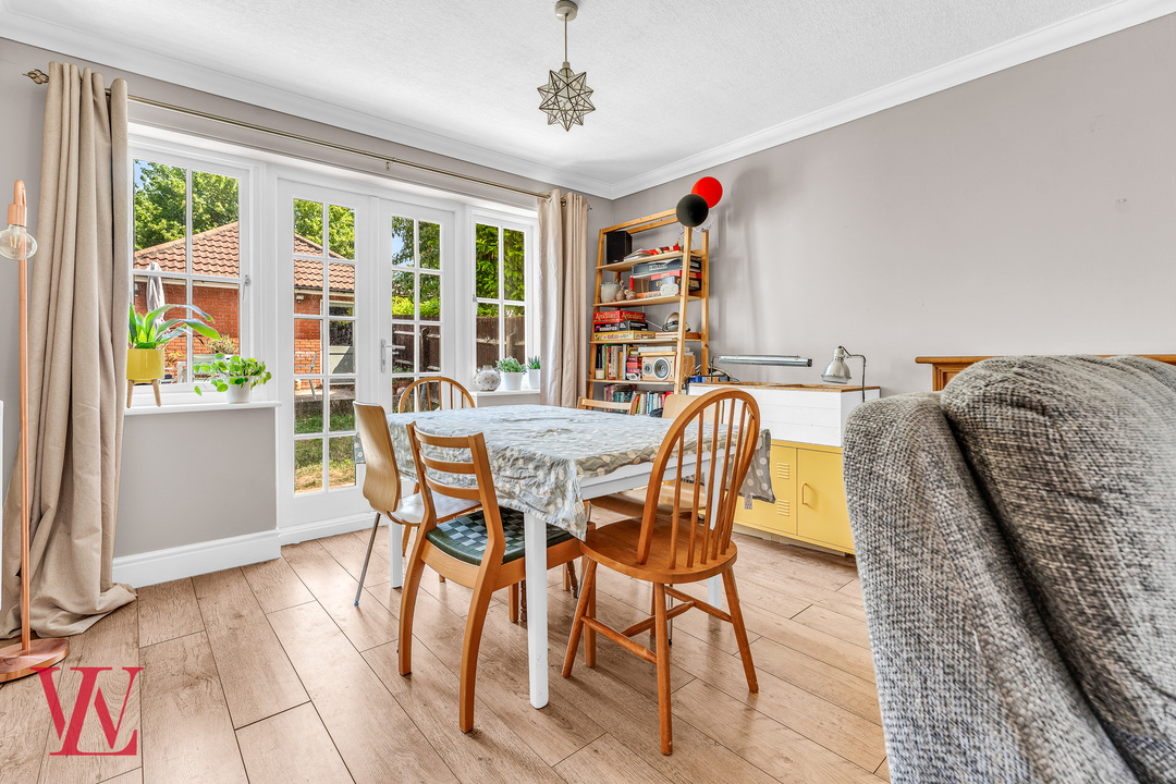 5 bed link detached house for sale in Armourers Close, Bishop's Stortford, Hertfordshire  - Property Image 9