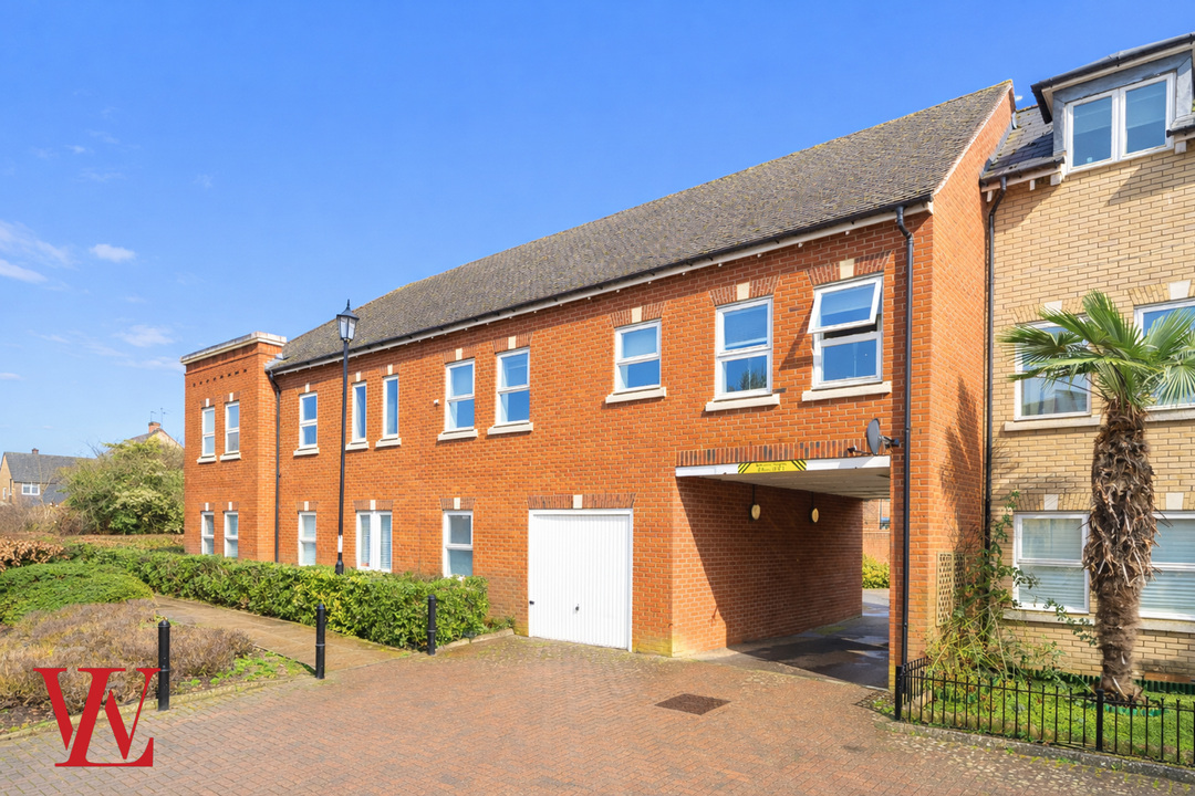 3 bed for sale in Cavell Drive, Bishop's Stortford, Hertfordshire - Property Image 1